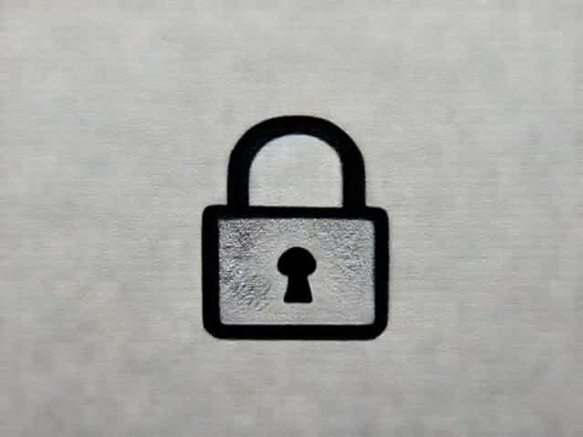Locked Kiss Ink Poncy